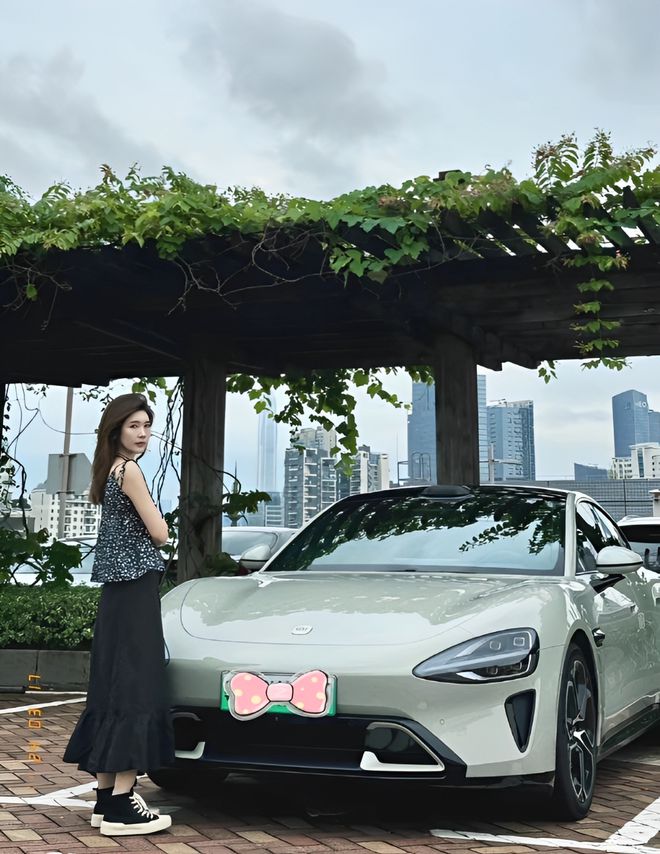 量都这么高的吗？仙女也就长这样吧麻将胡了2小米SU7的美女车主质(图5)