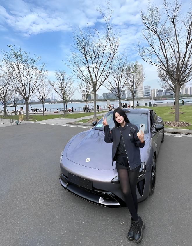 量都这么高的吗？仙女也就长这样吧麻将胡了2小米SU7的美女车主质(图6)