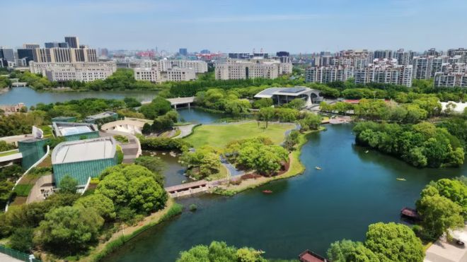 的笔触绘就越秀杨浦天玥的清雅画卷麻将胡了越秀杨浦天玥发布：时代(图9)